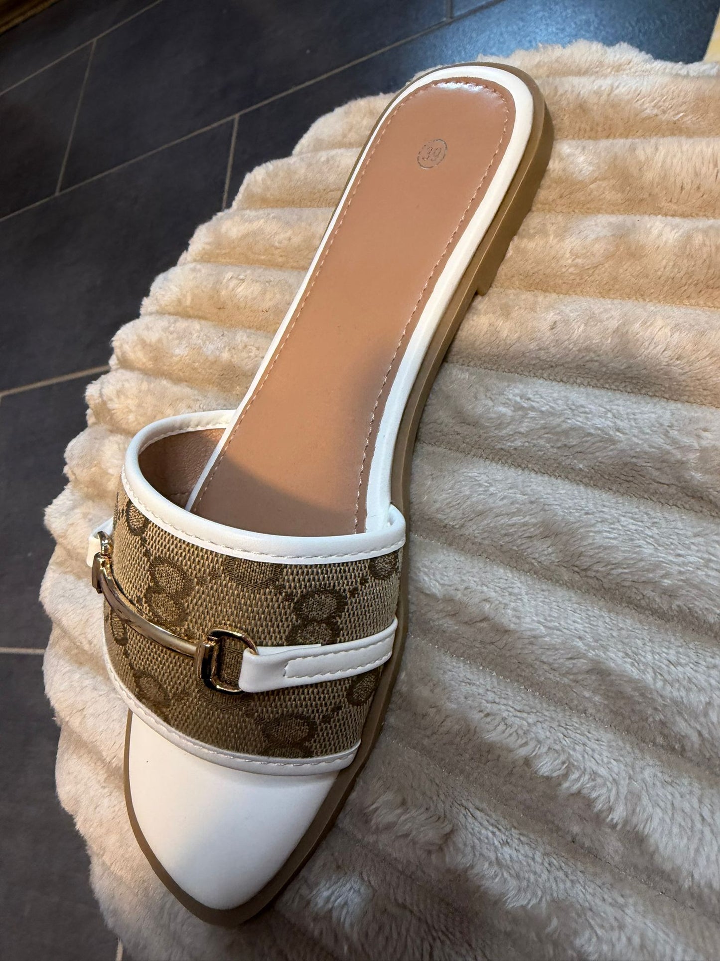 Wit & Zwarte G slipper