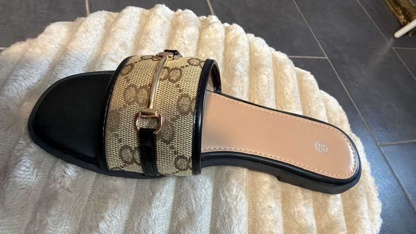 Wit & Zwarte G slipper